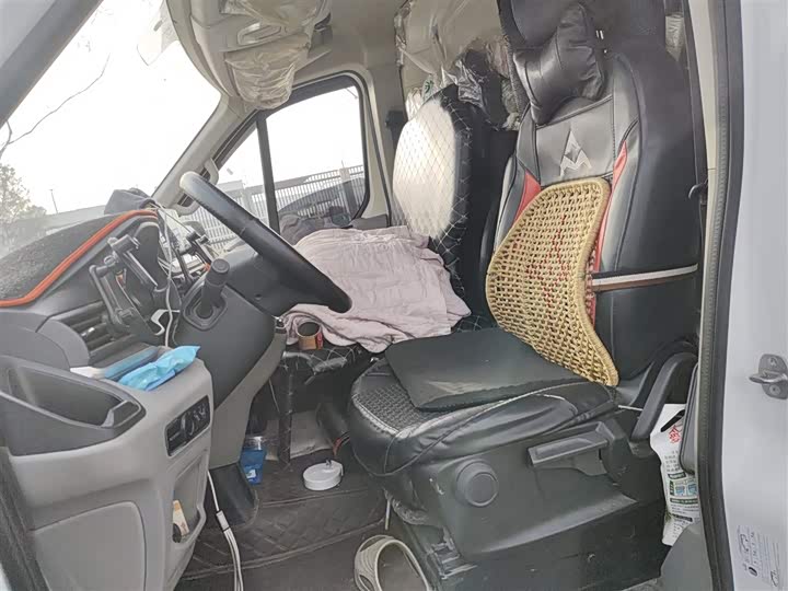 Фото 8 - Maxus V90