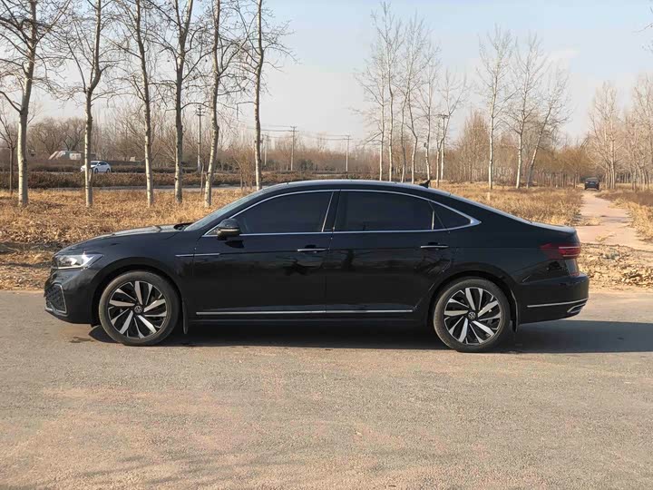 Фото 3 - Volkswagen Passat