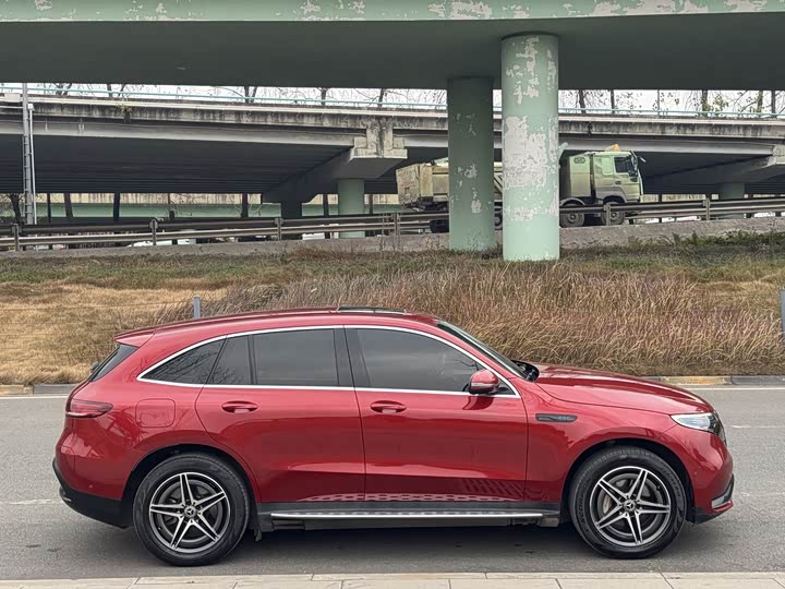 Фото 4 - Mercedes-Benz EQC