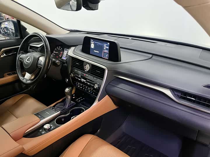 Фото 9 - Lexus RX