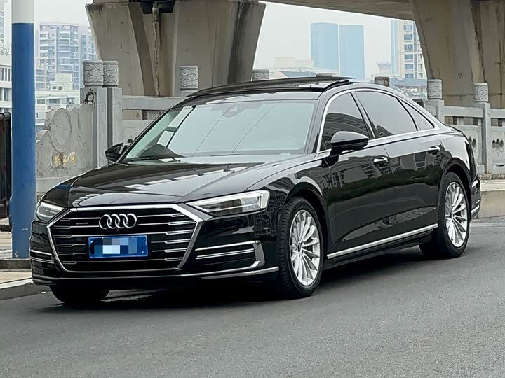 Фото 1 - Audi A8