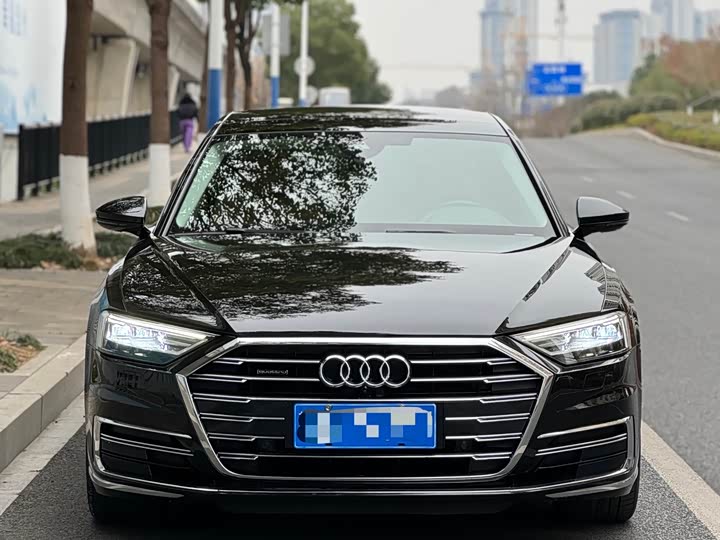 Фото 2 - Audi A8