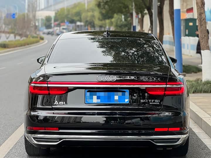 Фото 3 - Audi A8