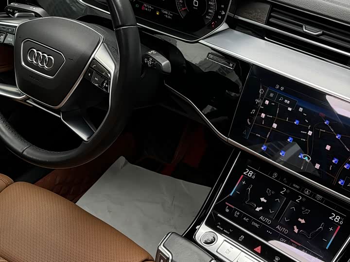 Фото 4 - Audi A8