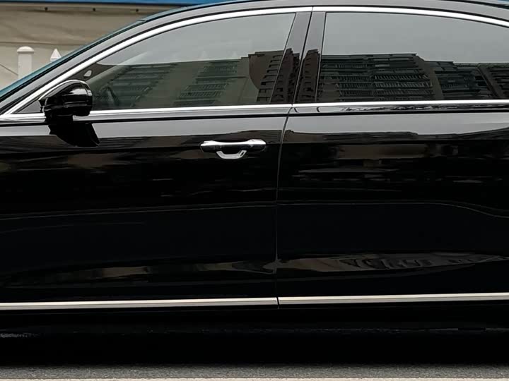 Фото 9 - Audi A8