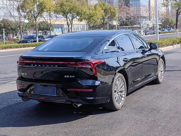 Фото 7 - Bestune B70