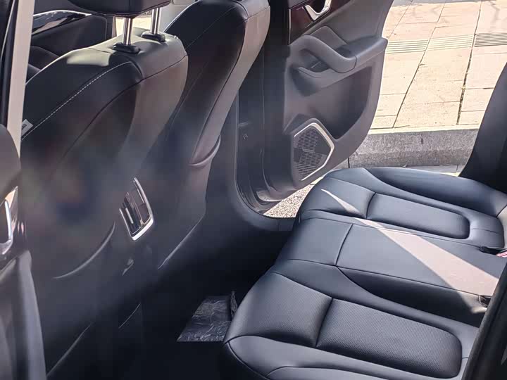 Фото 8 - Bestune B70