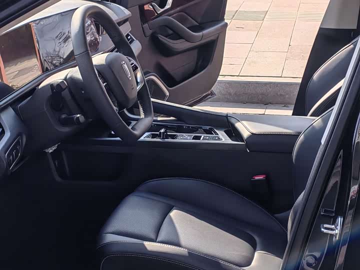 Фото 9 - Bestune B70