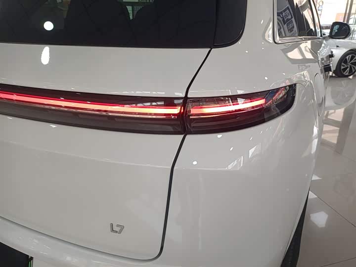 Фото 8 - LiXiang L7