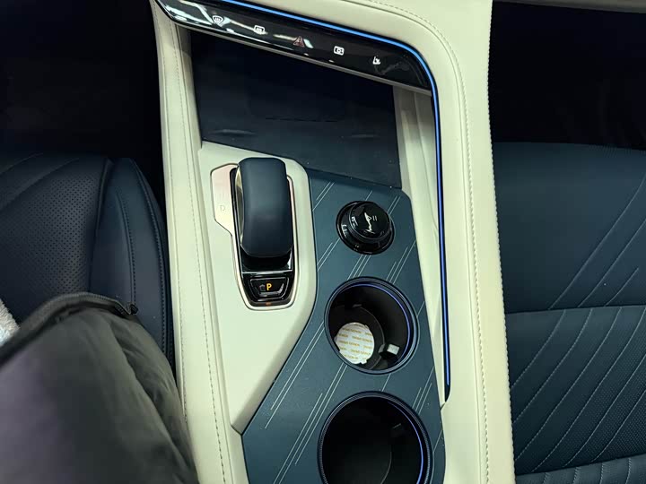 Фото 8 - Zeekr 001