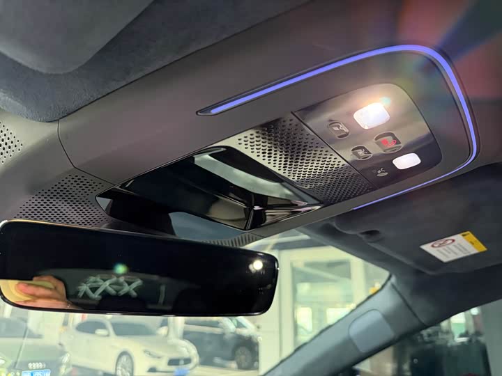 Фото 9 - Zeekr 001