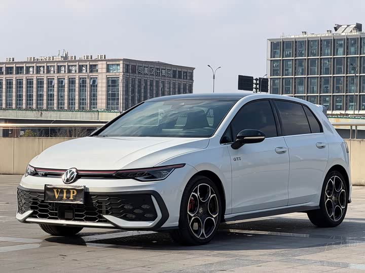Фото 1 - Volkswagen Golf GTI