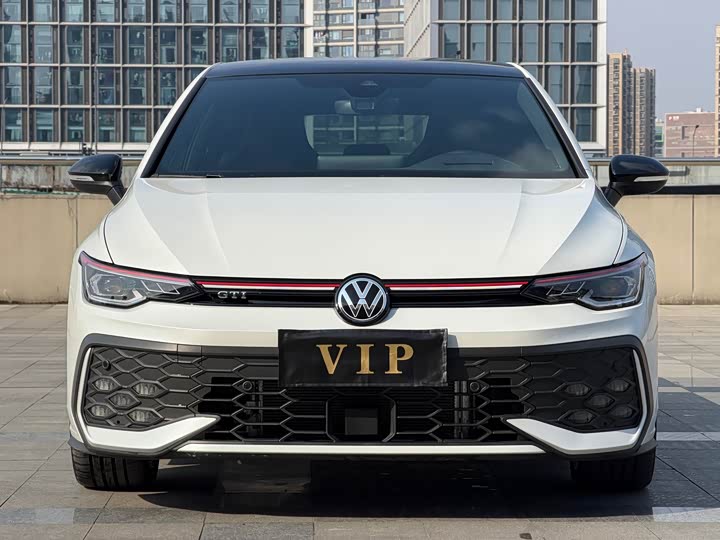 Фото 2 - Volkswagen Golf GTI