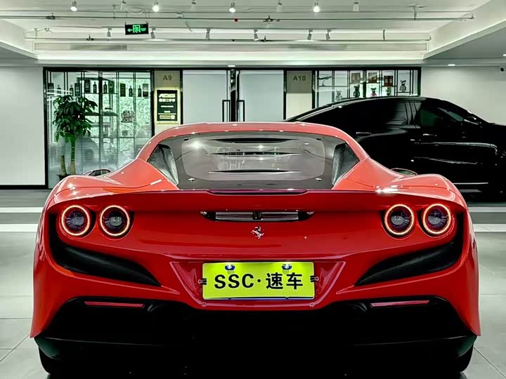 Фото 5 - Ferrari F8