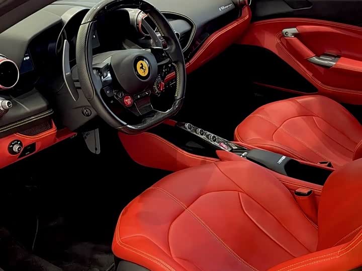 Фото 7 - Ferrari F8