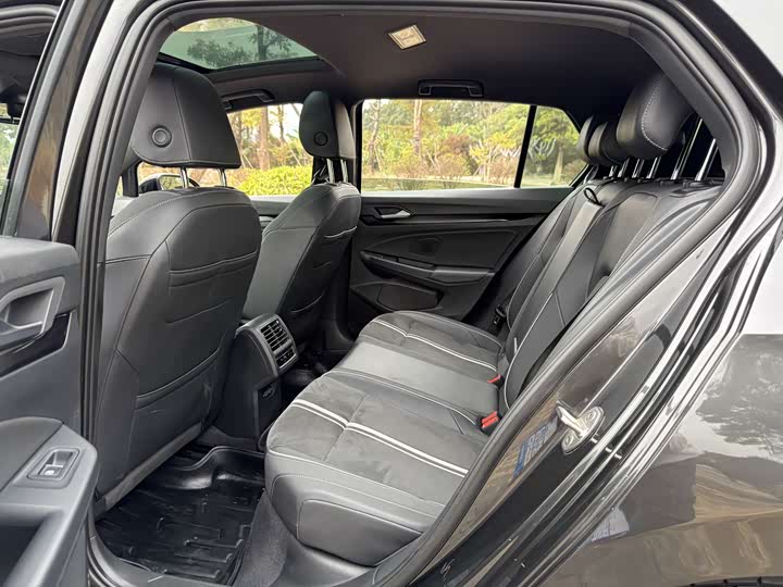 Фото 5 - Volkswagen Golf