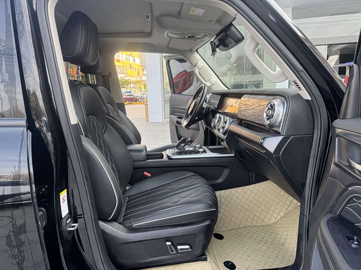 Фото 9 - Tank 300