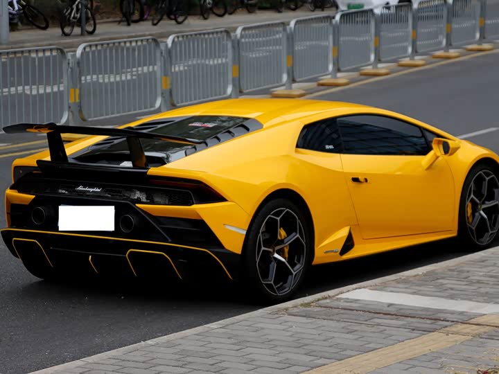 Фото 3 - Lamborghini Huracán
