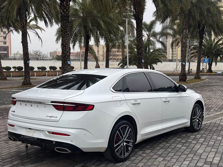 Фото 4 - Geely Preface