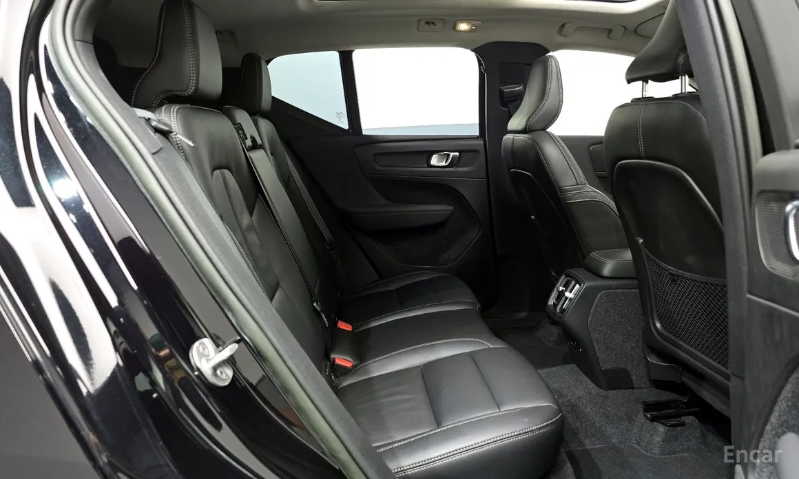 Фото 12 - Volvo XC40