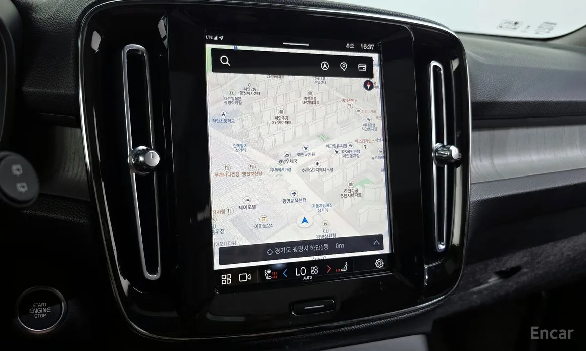 Фото 14 - Volvo XC40