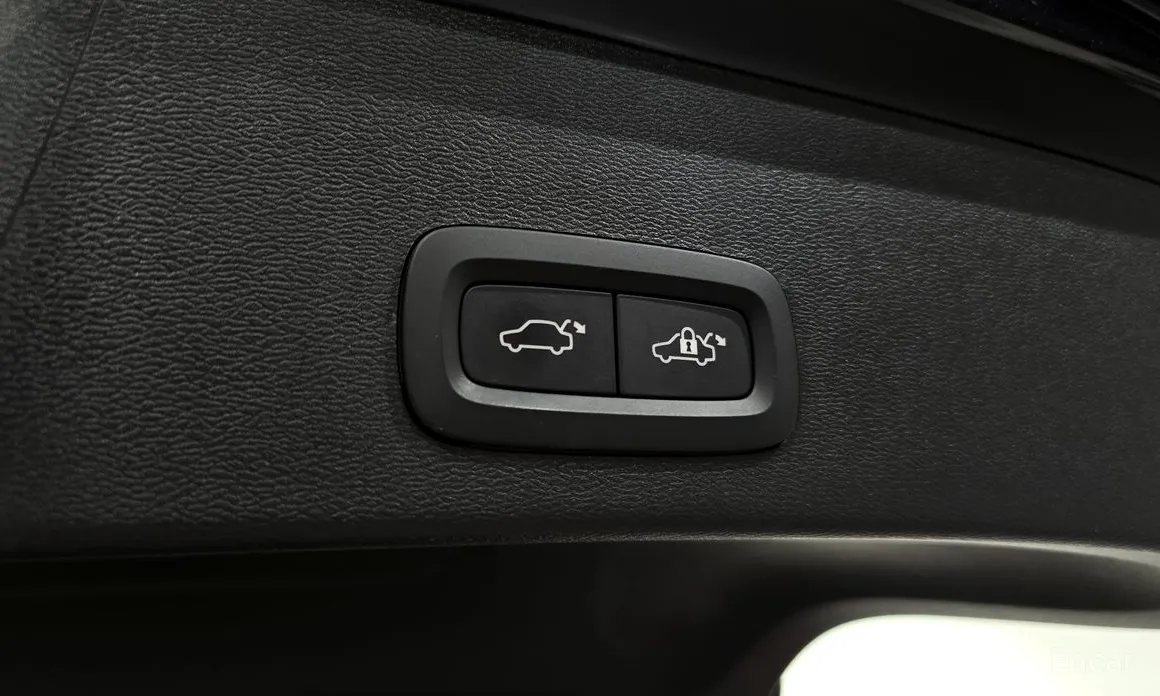 Фото 19 - Volvo XC40