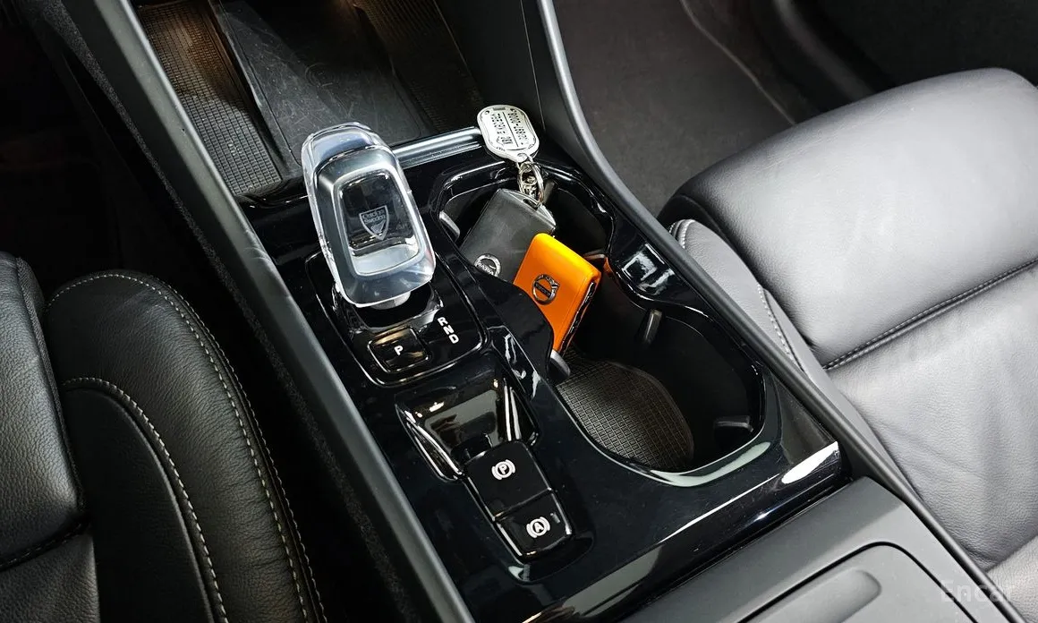 Фото 9 - Volvo XC40