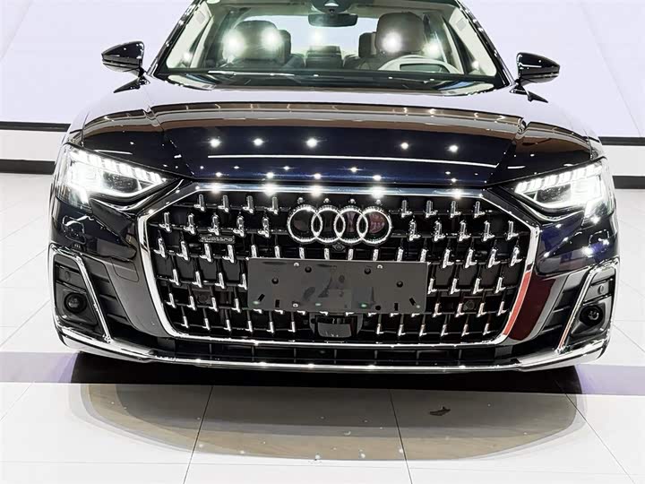 Фото 8 - Audi A8