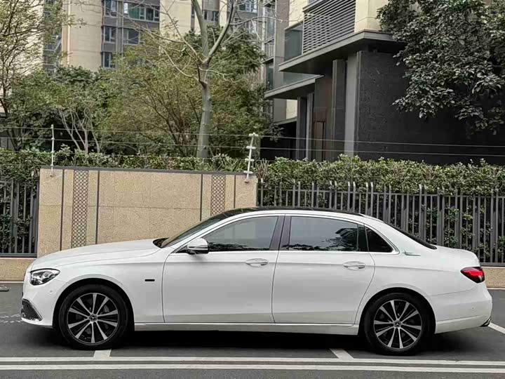 Фото 3 - Mercedes-Benz E-Class Hybrid