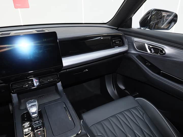 Фото 2 - GAC Trumpchi GS8