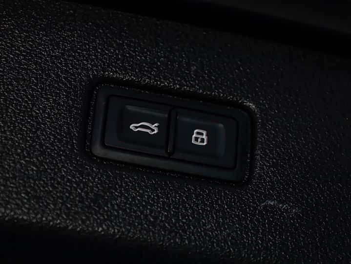 Фото 8 - Audi Q7