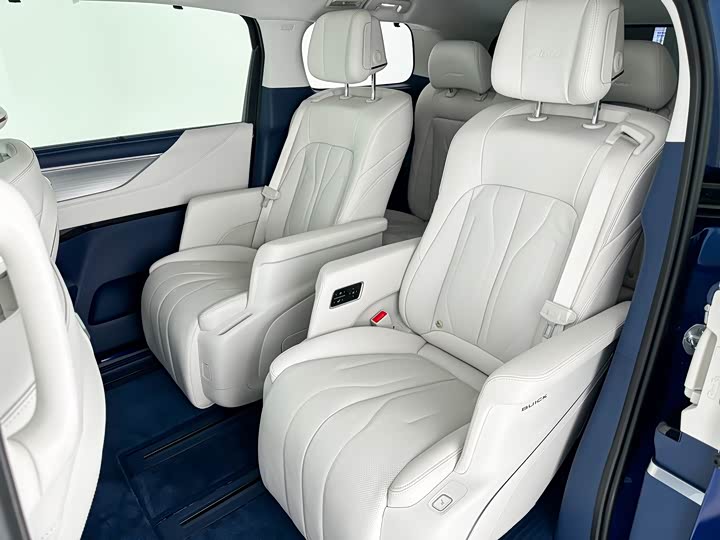 Фото 5 - Buick GL8 Hybrid