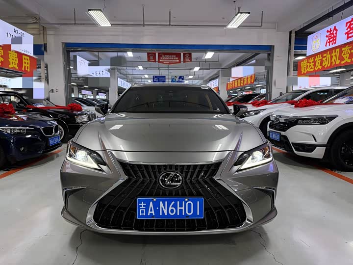 Фото 2 - Lexus ES