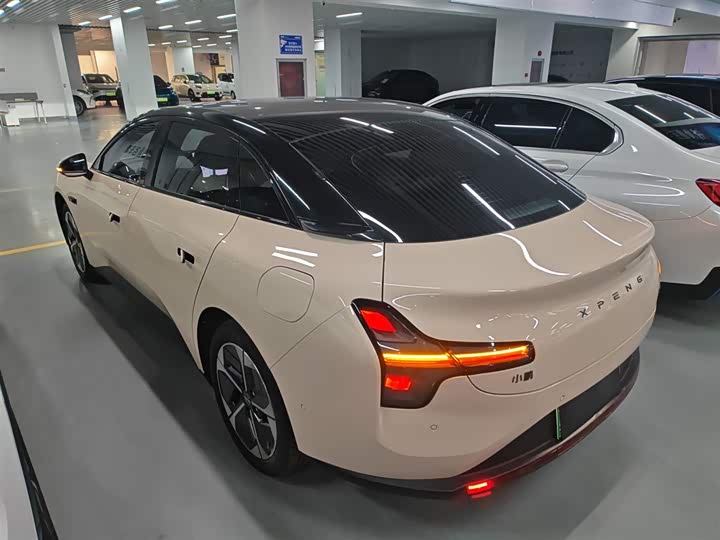 Фото 5 - XPeng Mona M03