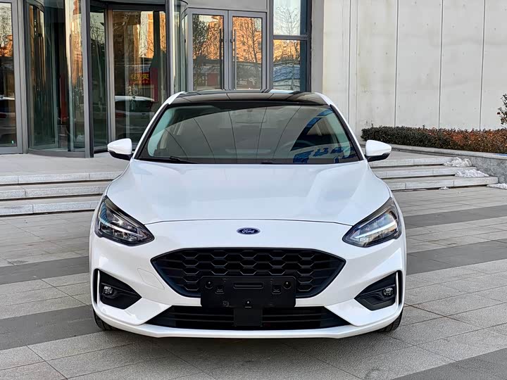 Фото 2 - Ford Focus