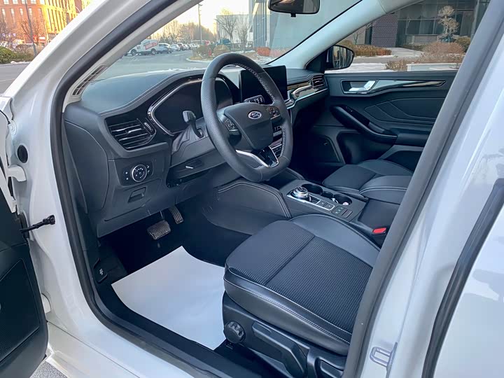 Фото 4 - Ford Focus