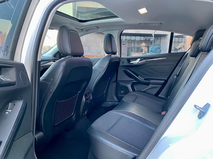 Фото 6 - Ford Focus