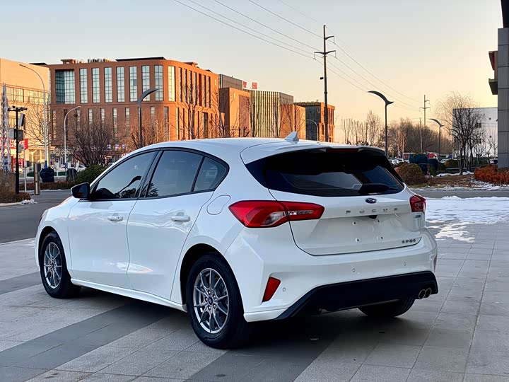 Фото 7 - Ford Focus