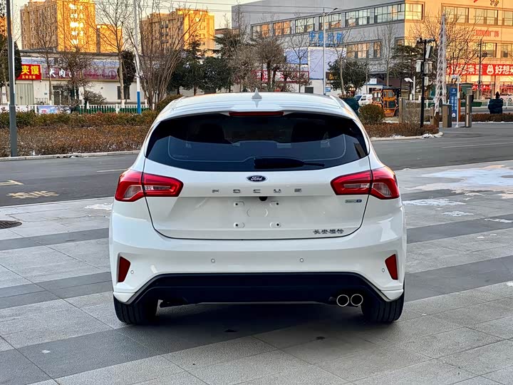 Фото 8 - Ford Focus