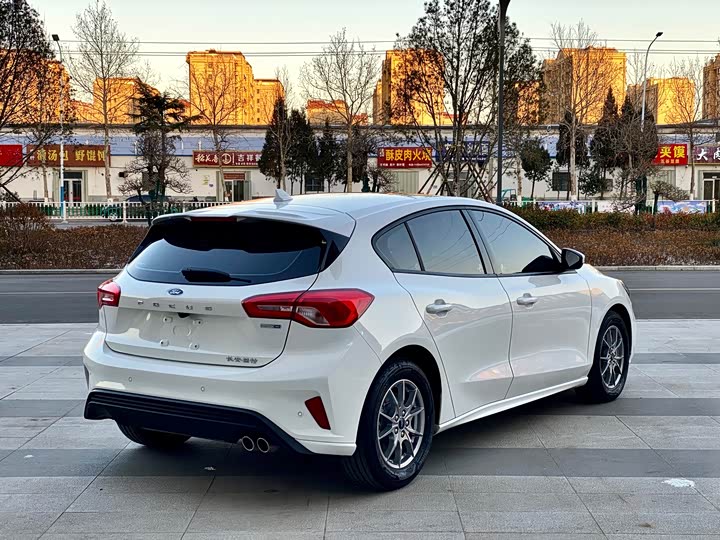 Фото 9 - Ford Focus