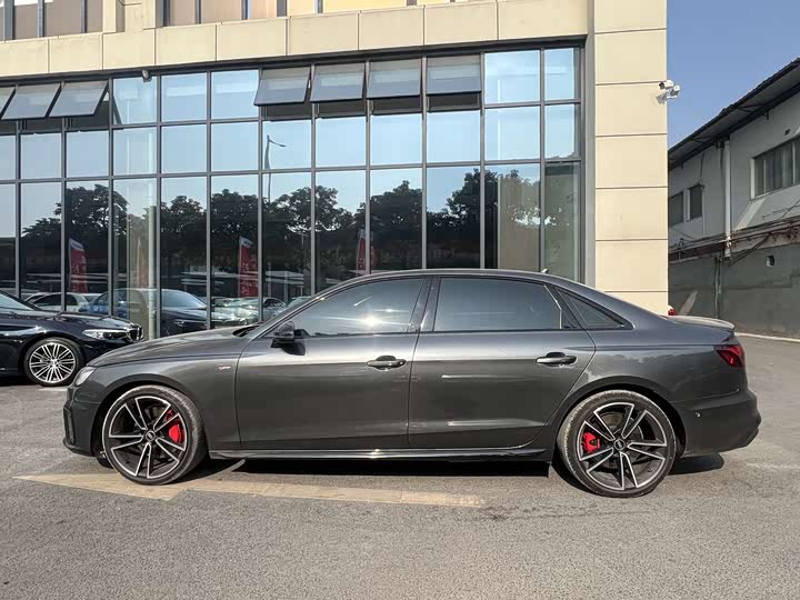 Фото 4 - Audi A4L