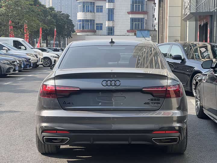 Фото 6 - Audi A4L