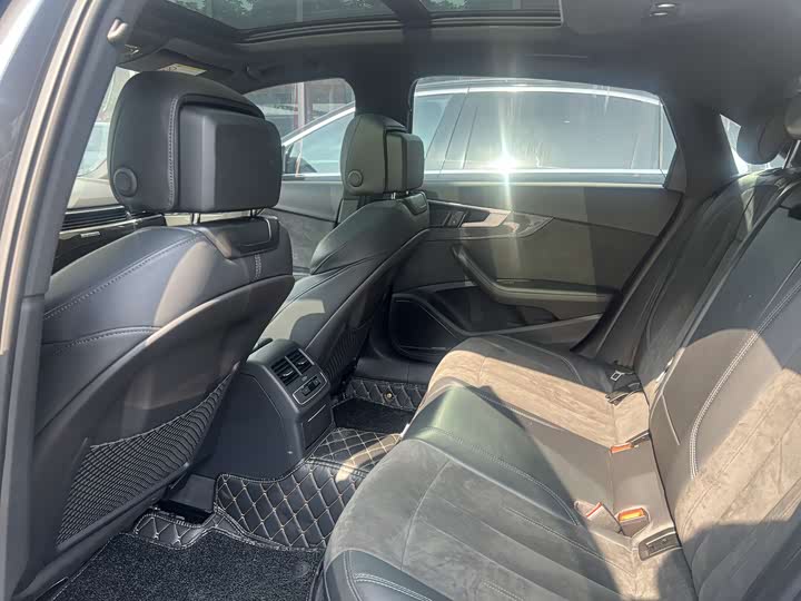 Фото 9 - Audi A4L