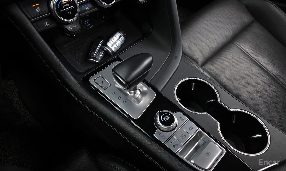 Photo 9 - Genesis G70