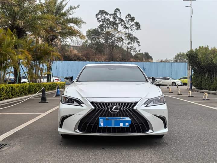 Фото 2 - Lexus ES