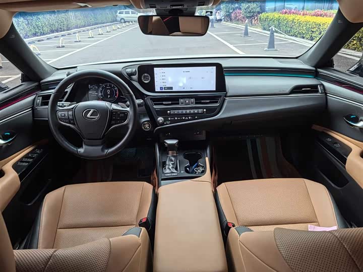 Фото 5 - Lexus ES