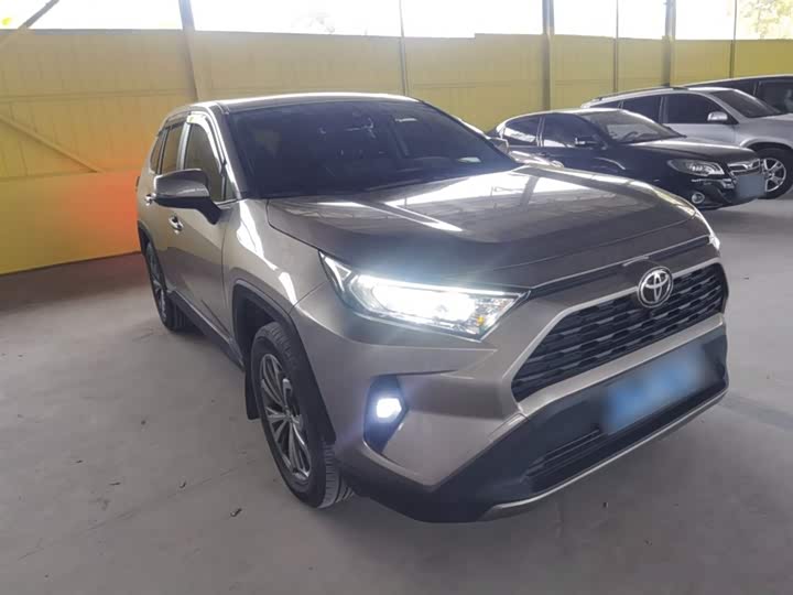 Фото 4 - Toyota RAV4