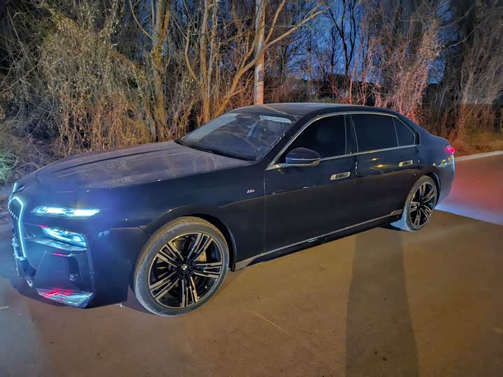 Фото 2 - BMW 7 Series