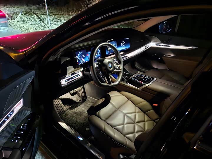 Фото 3 - BMW 7 Series