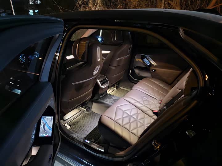 Фото 4 - BMW 7 Series